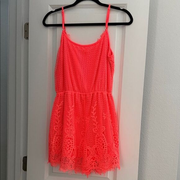 Vibrant Pink Lace romper - Picture 3 of 4